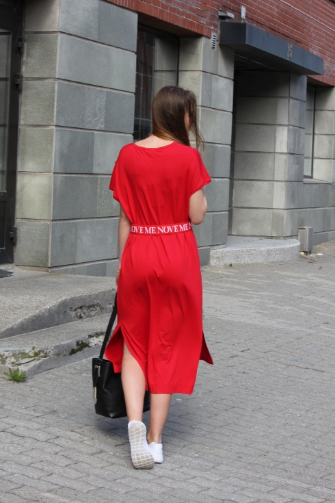 holz rød lang kjole bak